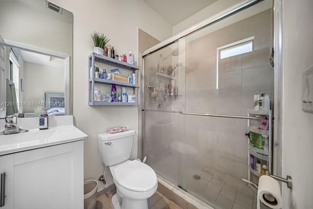 10657 W 32nd Ln, Hialeah, FL 33018