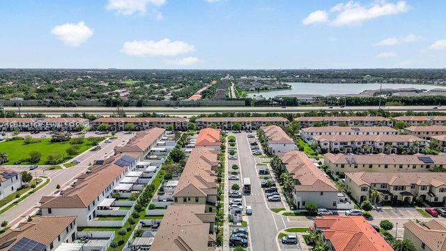 10657 W 32nd Ln, Hialeah, FL 33018