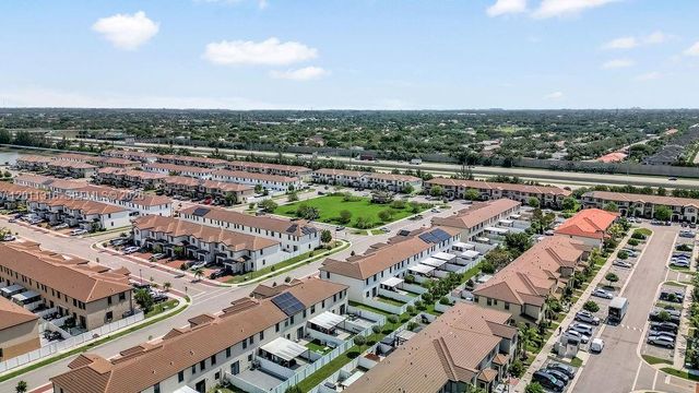 10657 W 32nd Ln, Hialeah, FL 33018