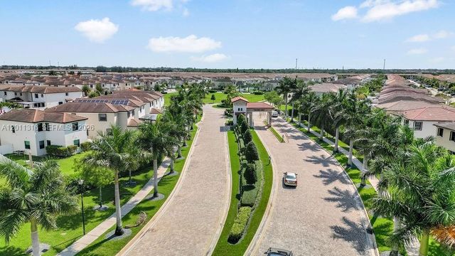 10657 W 32nd Ln, Hialeah, FL 33018