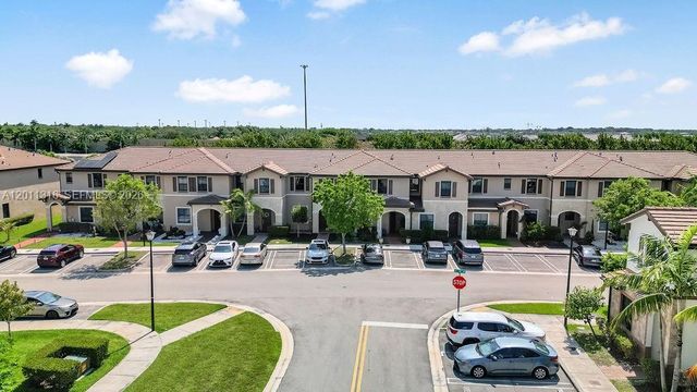 10657 W 32nd Ln, Hialeah, FL 33018