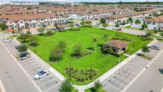 10657 W 32nd Ln, Hialeah, FL 33018