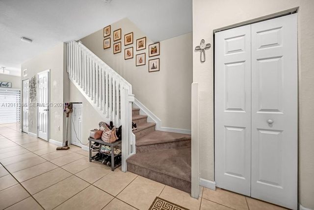 10657 W 32nd Ln, Hialeah, FL 33018