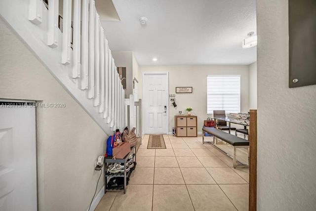10657 W 32nd Ln, Hialeah, FL 33018