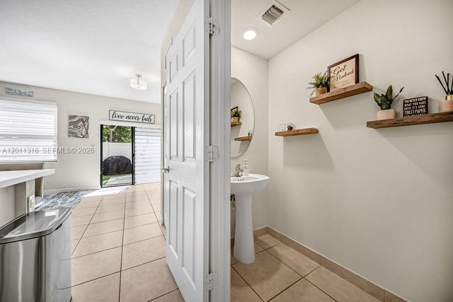10657 W 32nd Ln, Hialeah, FL 33018