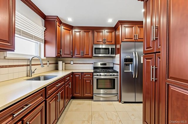 218-52 138th Road, Laurelton, NY 11413