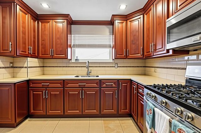 218-52 138th Road, Laurelton, NY 11413