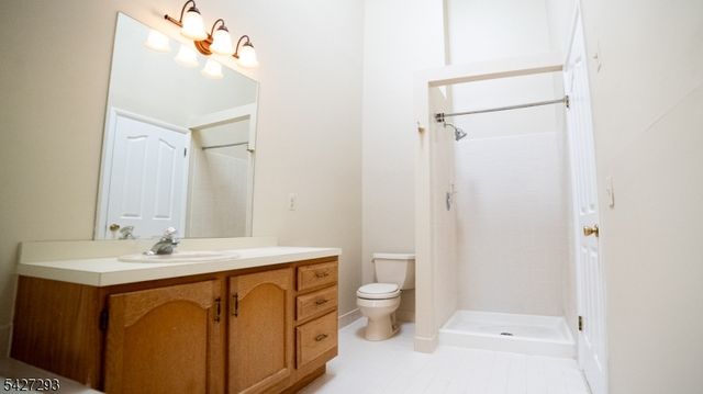 343 Falcon Ridge Way, Hamburg Boro, NJ 07419