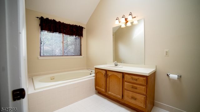 343 Falcon Ridge Way, Hamburg Boro, NJ 07419
