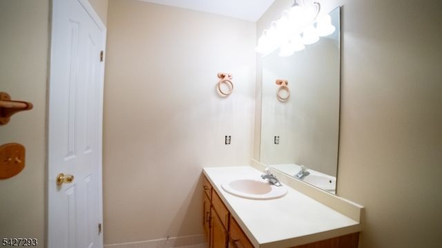 343 Falcon Ridge Way, Hamburg Boro, NJ 07419