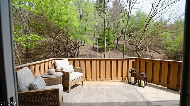 343 Falcon Ridge Way, Hamburg Boro, NJ 07419