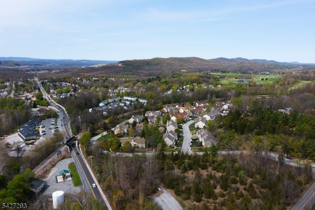 343 Falcon Ridge Way, Hamburg Boro, NJ 07419