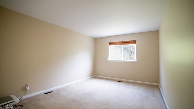 343 Falcon Ridge Way, Hamburg Boro, NJ 07419