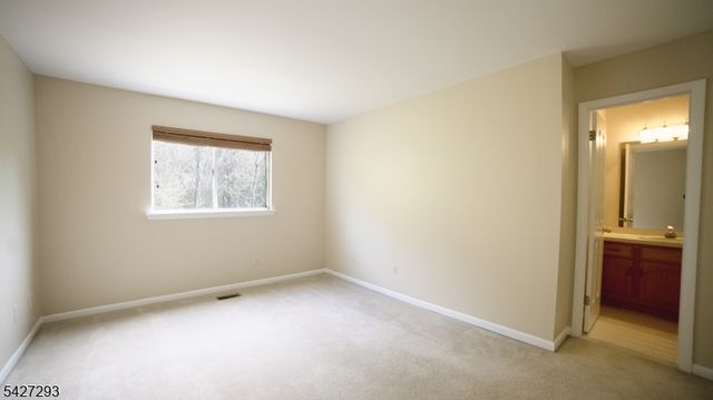 343 Falcon Ridge Way, Hamburg Boro, NJ 07419