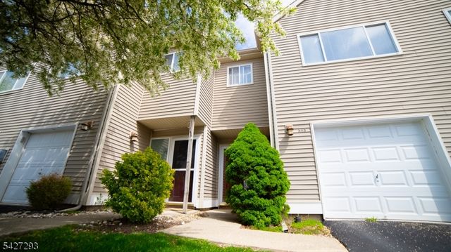 343 Falcon Ridge Way, Hamburg Boro, NJ 07419