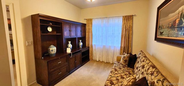 512 Narragansett Villas Drive, Lindenhurst, NY 11757