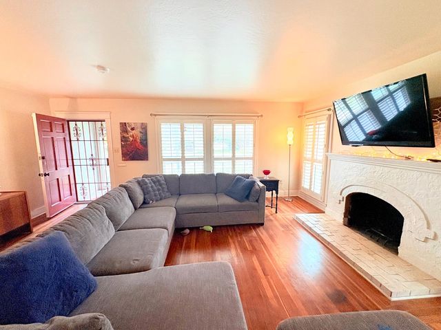 1425 N Wilson Avenue, Fresno, CA 93728