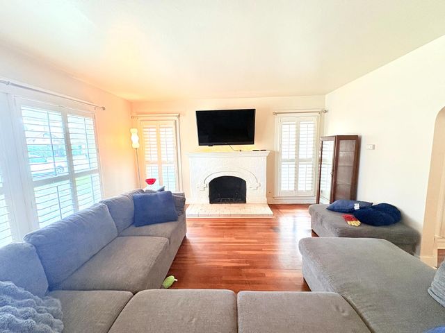 1425 N Wilson Avenue, Fresno, CA 93728