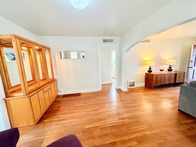 1425 N Wilson Avenue, Fresno, CA 93728