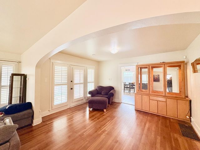 1425 N Wilson Avenue, Fresno, CA 93728