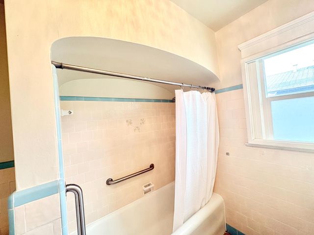 1425 N Wilson Avenue, Fresno, CA 93728