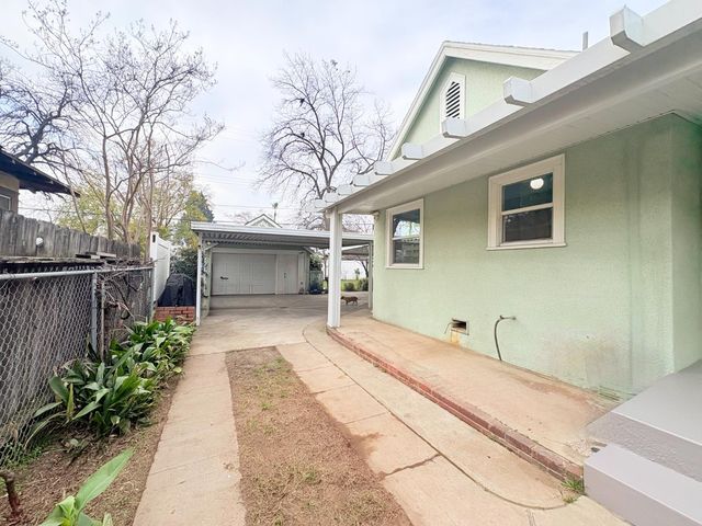 1425 N Wilson Avenue, Fresno, CA 93728