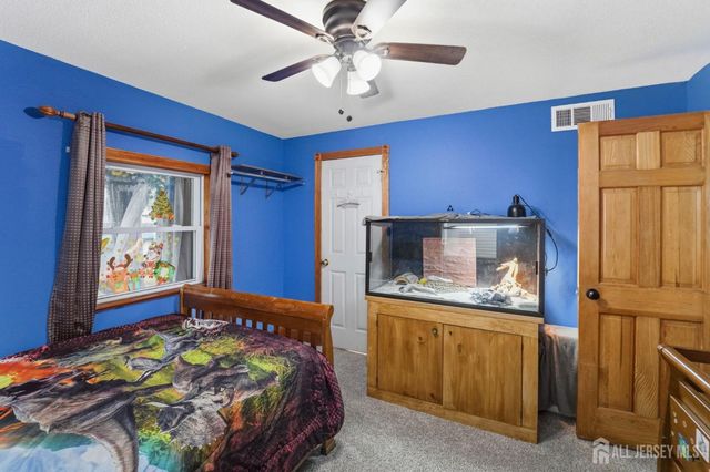 27 Glenville Road, Edison, NJ 08817