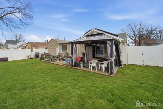 27 Glenville Road, Edison, NJ 08817