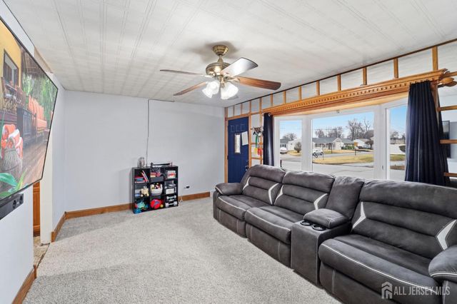 27 Glenville Road, Edison, NJ 08817