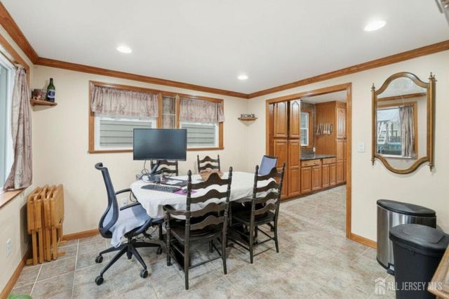 27 Glenville Road, Edison, NJ 08817