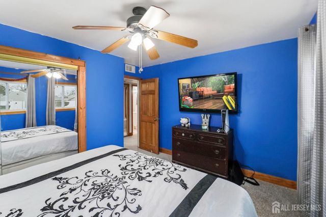 27 Glenville Road, Edison, NJ 08817