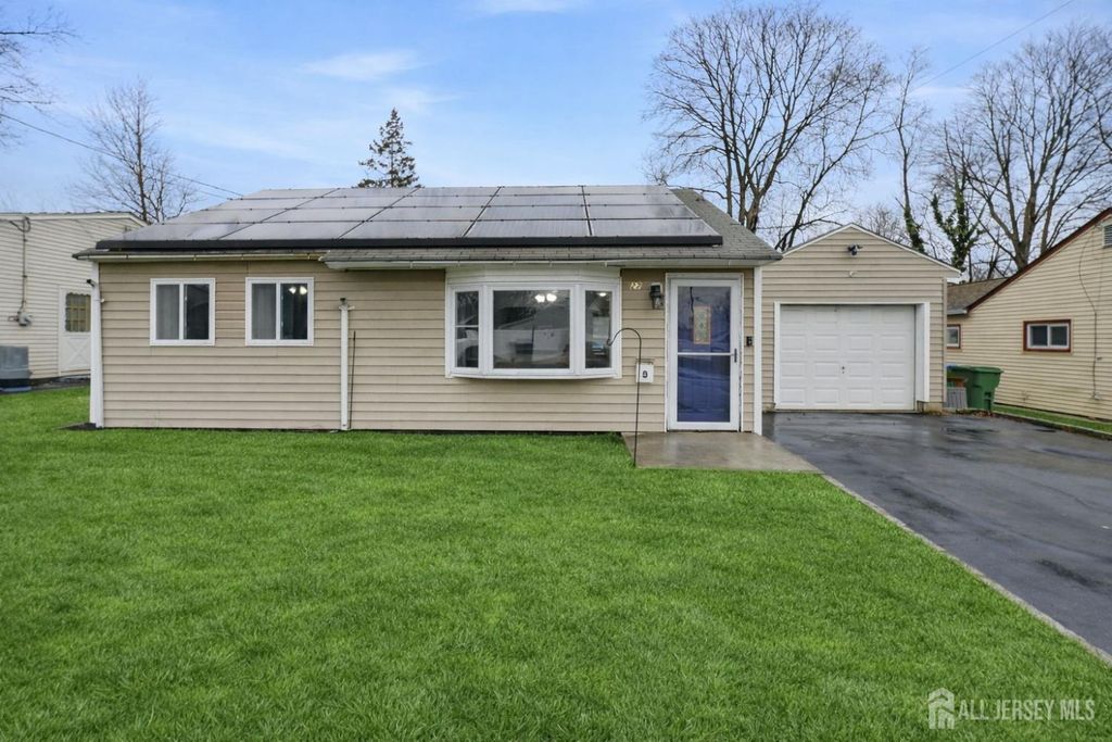 27 Glenville Road, Edison, NJ 08817