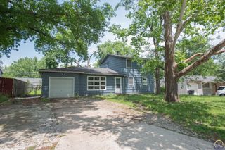 5518 SW Avalon LN, Topeka, KS 66604