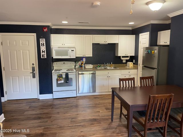 530 Little River Farm Boulevard 105 D, Carthage, NC 28327