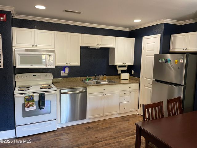 530 Little River Farm Boulevard 105 D, Carthage, NC 28327