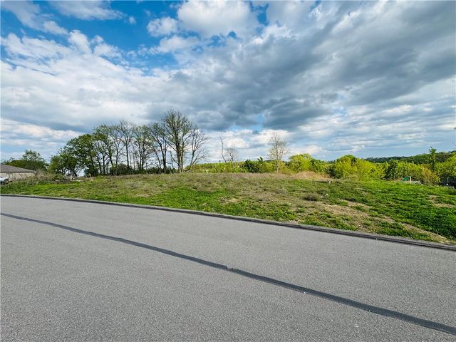 55 Ridgewood Dr, Cecil, PA 15057