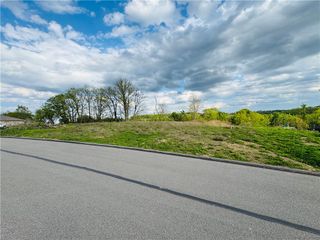 55 Ridgewood Dr, Cecil, PA 15057