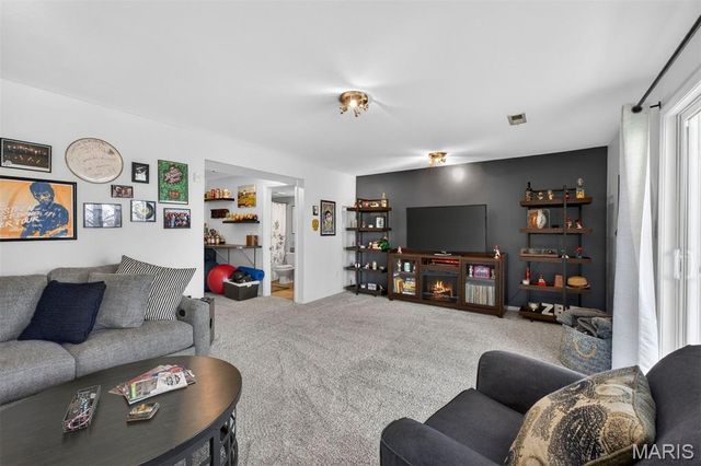 3116 Autumn Shores Drive, Maryland Heights, MO 63043