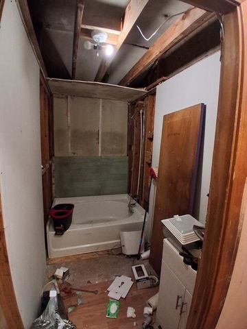 27 N Barfield Street, Manning, SC 29102
