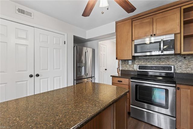 1528 Plantation Lakes CIR, Chesapeake, VA 23320