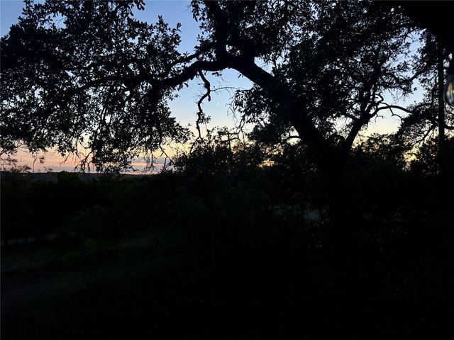 2 Meridian DR, Wimberley, TX 78676