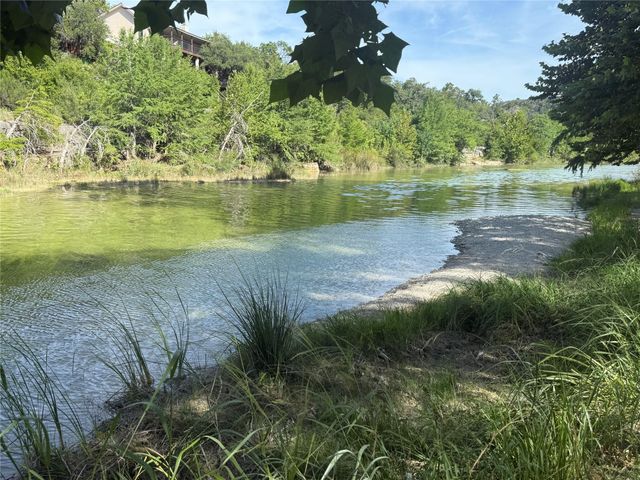 2 Meridian DR, Wimberley, TX 78676