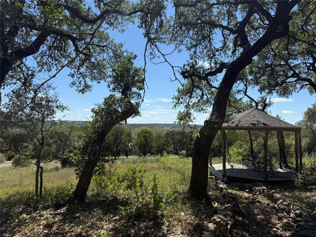 2 Meridian DR, Wimberley, TX 78676