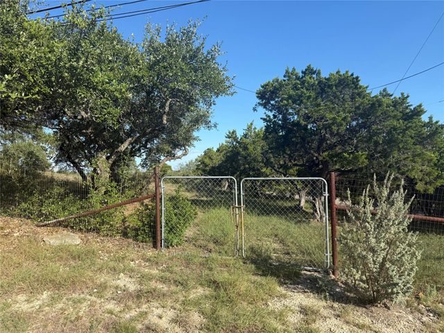 2 Meridian DR, Wimberley, TX 78676