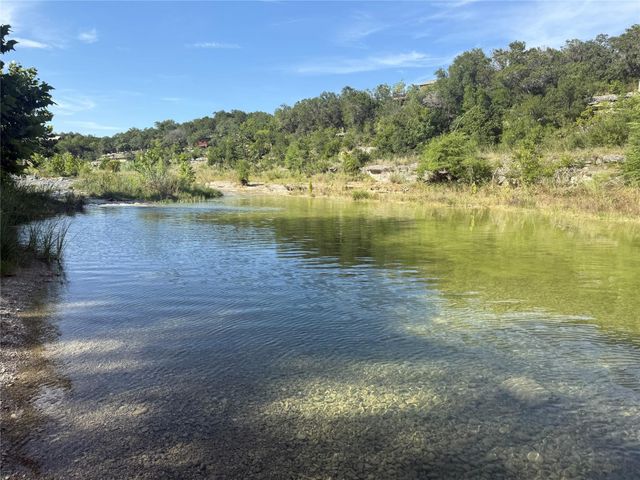 2 Meridian DR, Wimberley, TX 78676