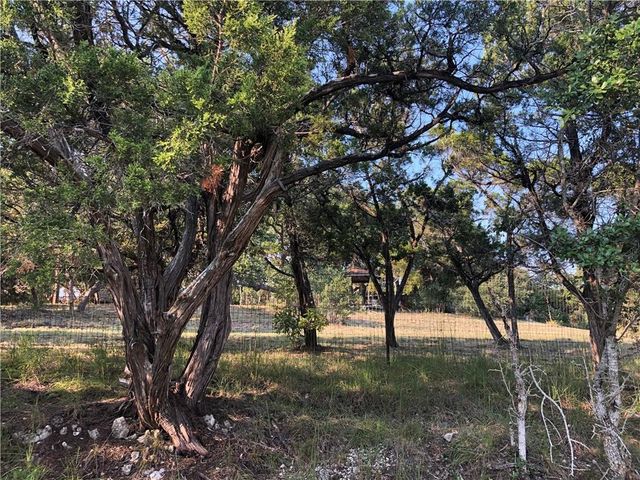 2 Meridian DR, Wimberley, TX 78676