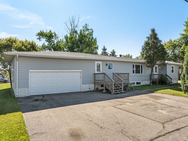 3301 1st Street SE, Minot, ND 58701