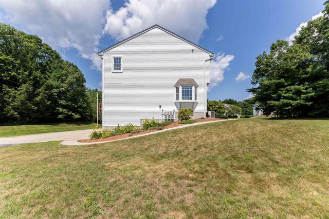 62 Lochmere Lane, Nashua, NH 03063