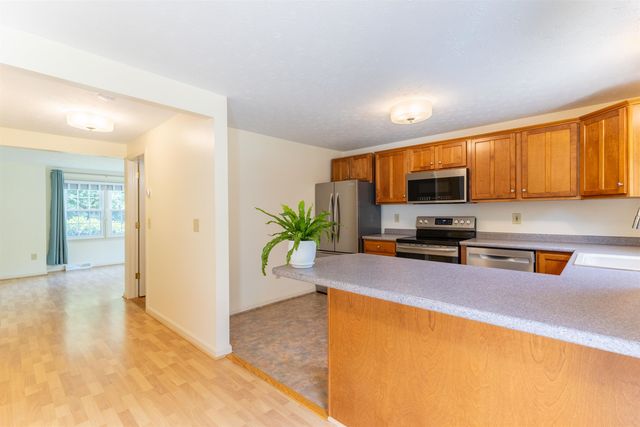 62 Lochmere Lane, Nashua, NH 03063