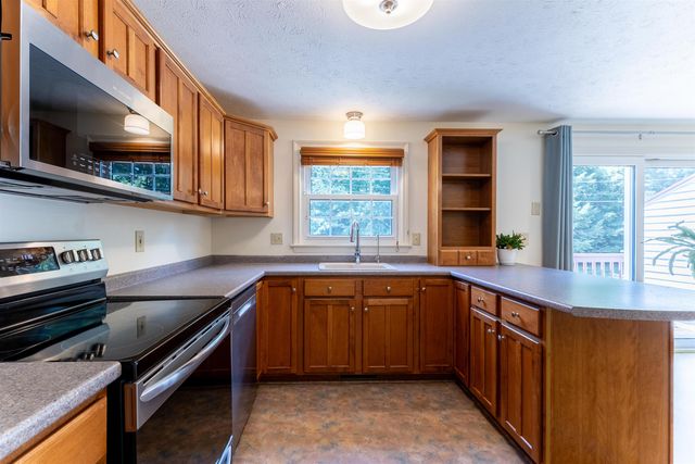 62 Lochmere Lane, Nashua, NH 03063